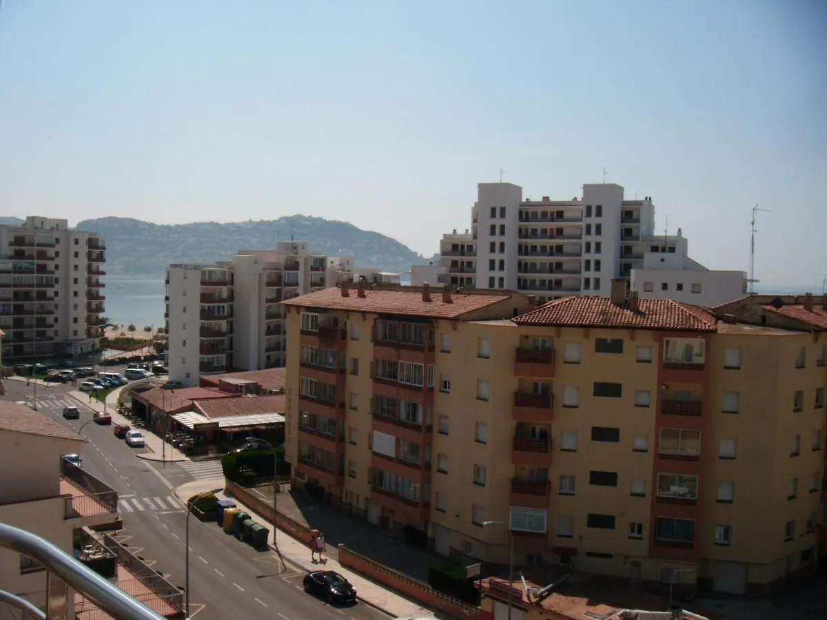 Apartamento A 50M De La Playa Con Wi-Fi Y Terraza, 2 Dormitorios, 6 Pers. - Es-204-26 Roses 0*,  Španělsko